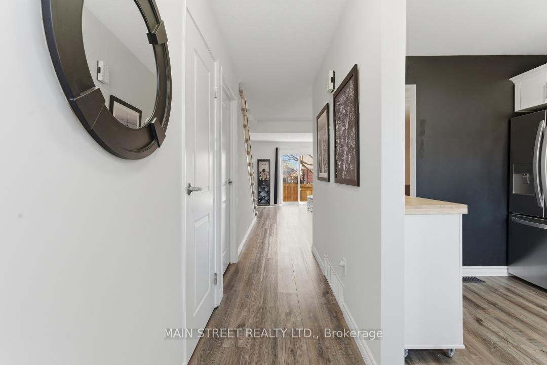 110 SILVAN Drive 2, Welland — photo 3 of 5