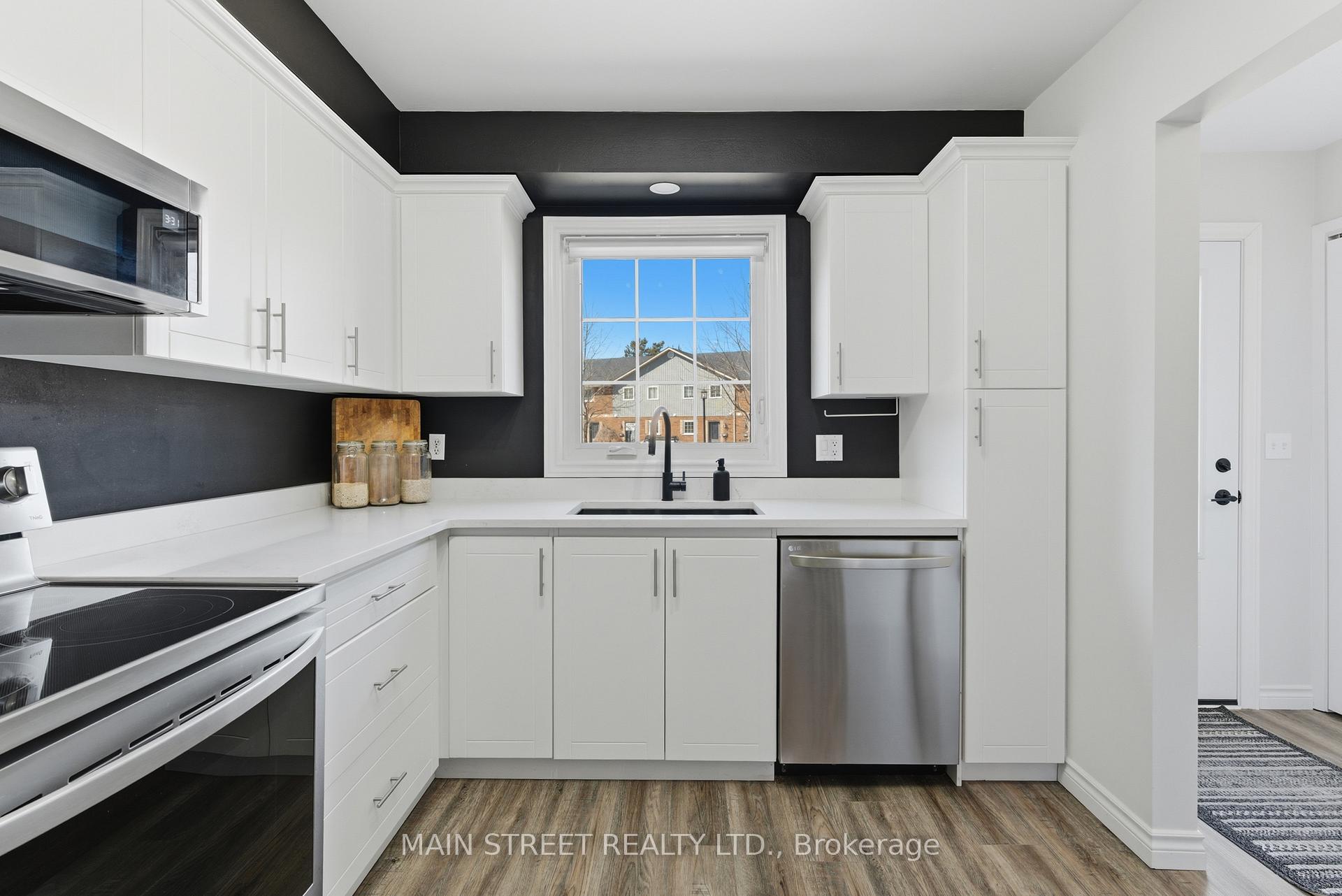 110 SILVAN Drive 2, Welland — photo 4 of 5