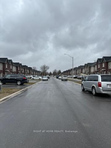 390 Chaffey Street Th G08, Welland — photo 2 of 5