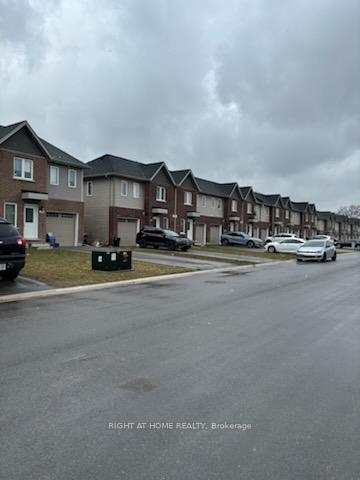 390 Chaffey Street Th G08, Welland — photo 3 of 5