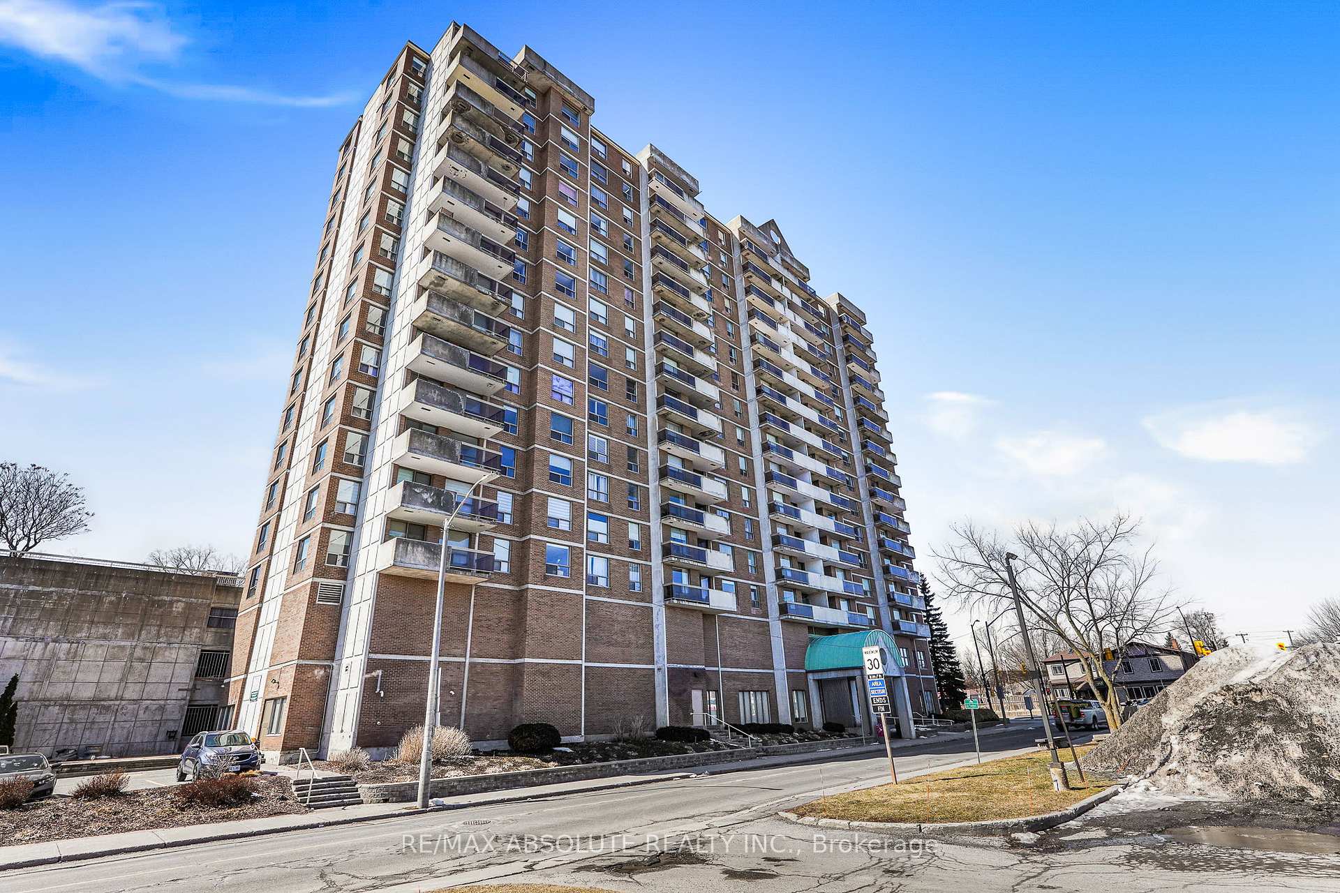 200 Lafontaine Avenue 607, Vanier and Kingsview Park, ON K1L 8K8