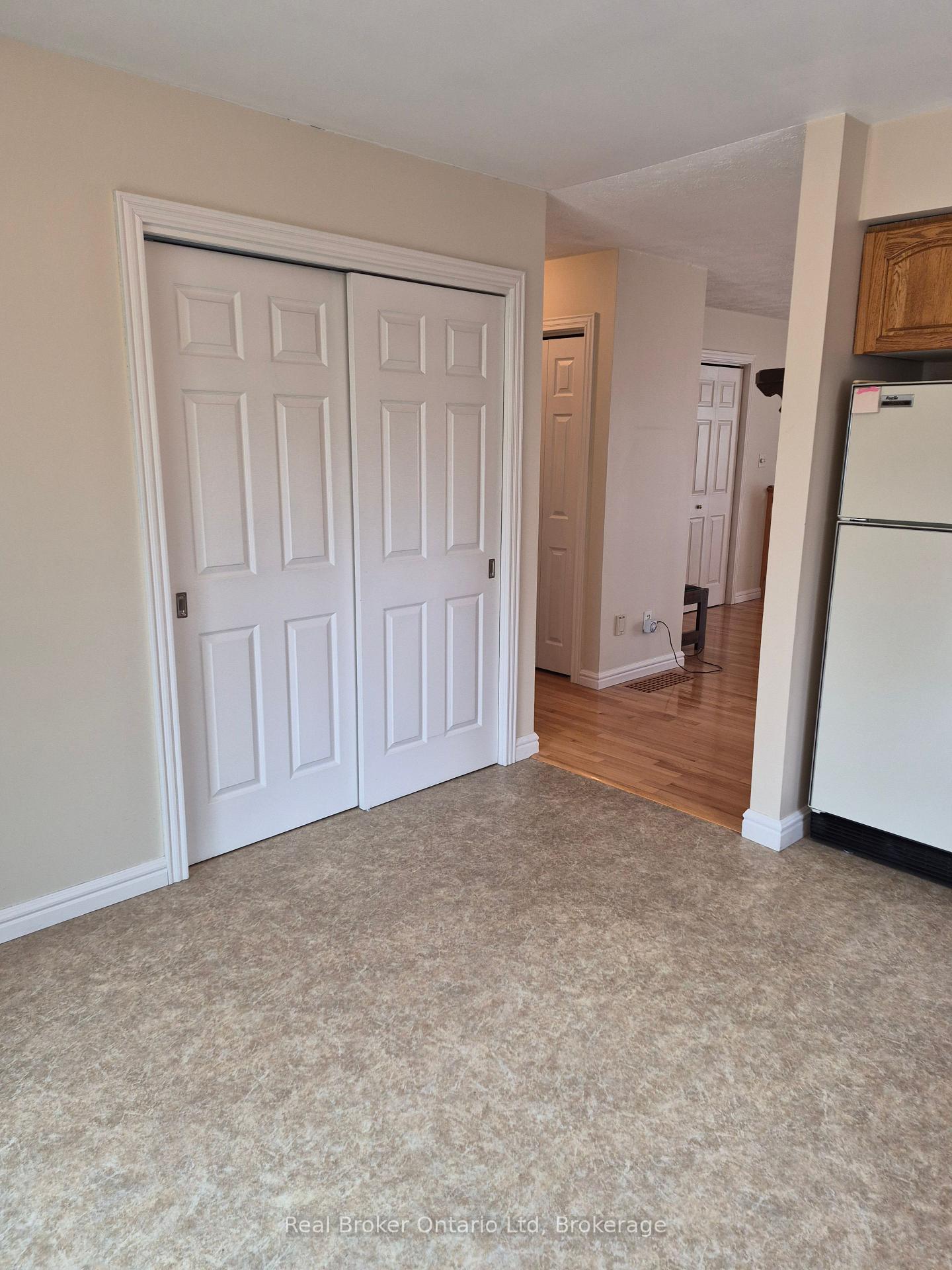 2022 E 7th Avenue E, Owen Sound — photo 4 of 5
