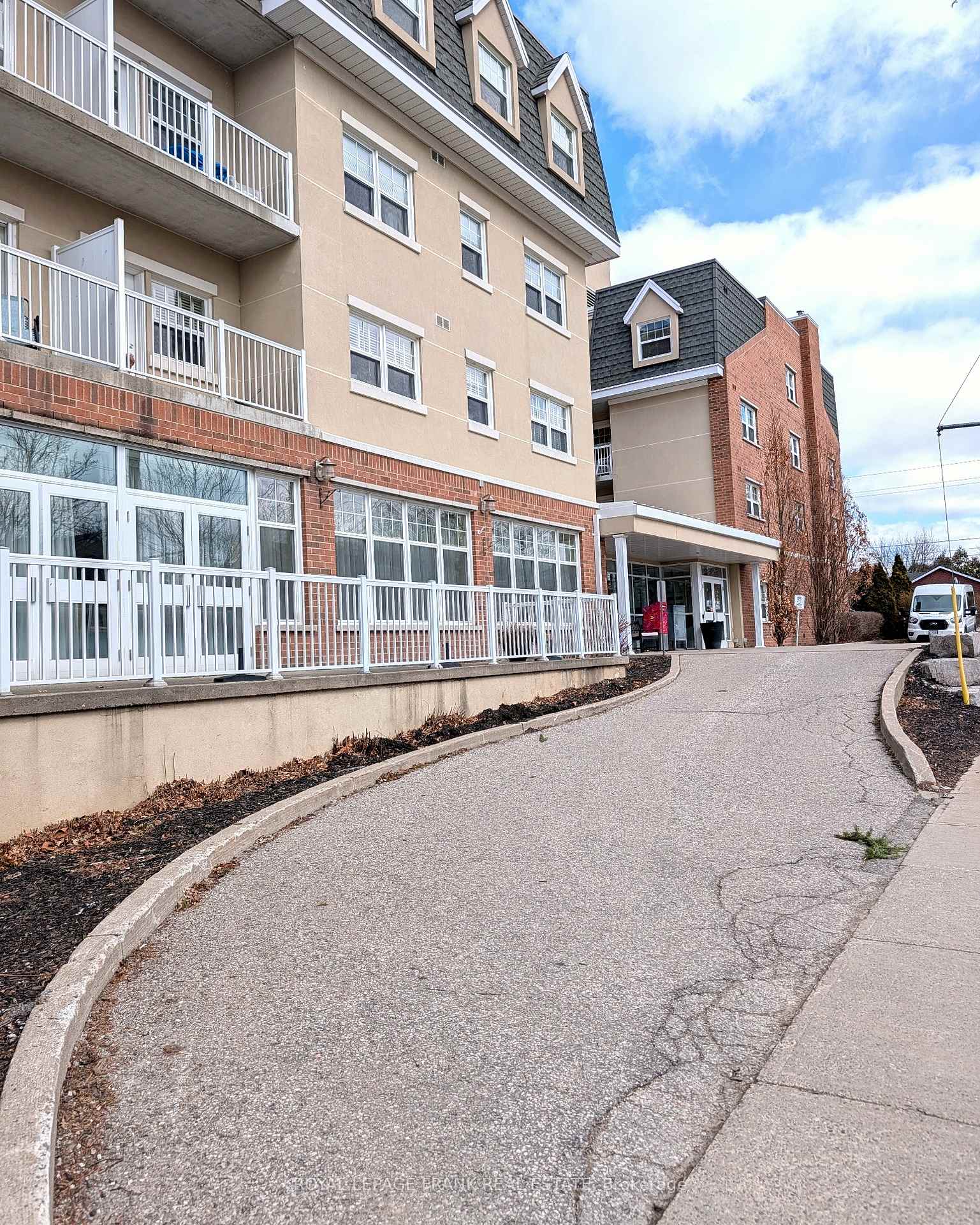 240 Chapel Street 425, Cobourg — photo 2 of 5