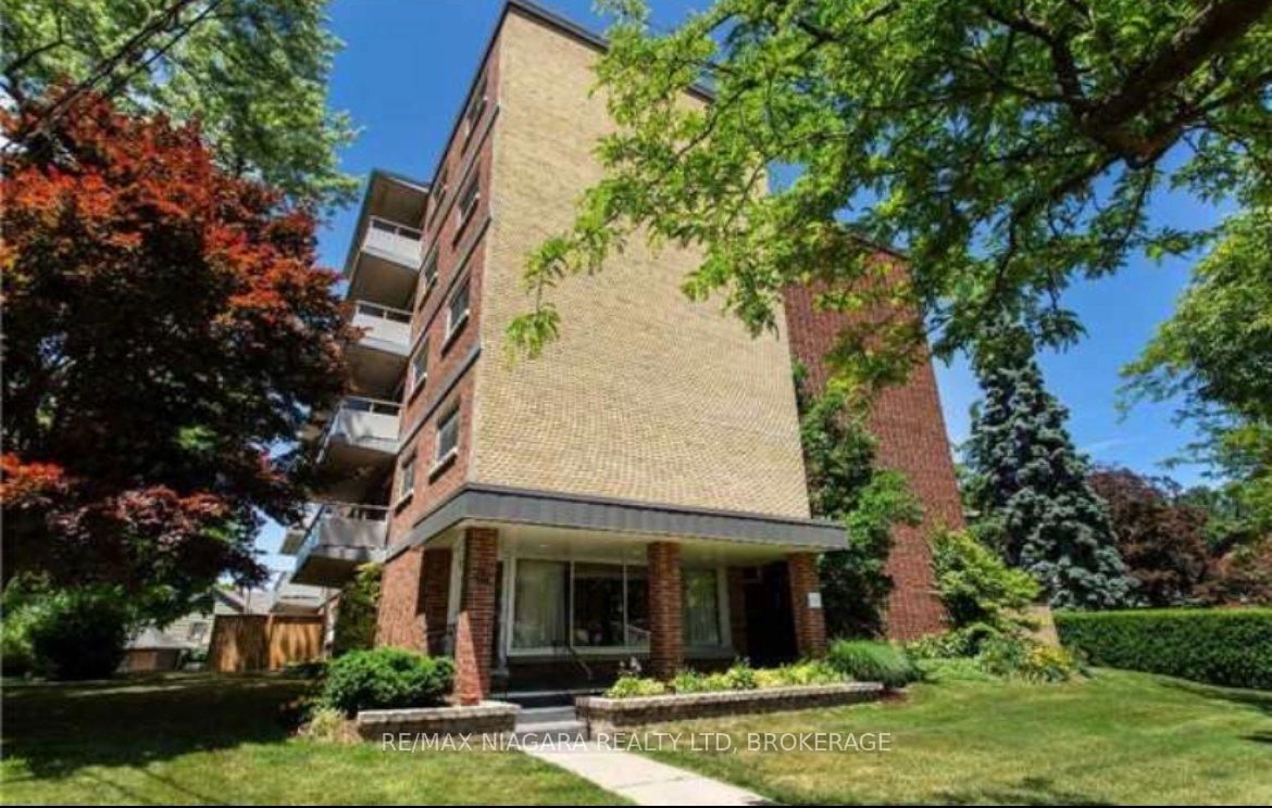14 Norris Place 404, St. Catharines, ON L2R 2W8