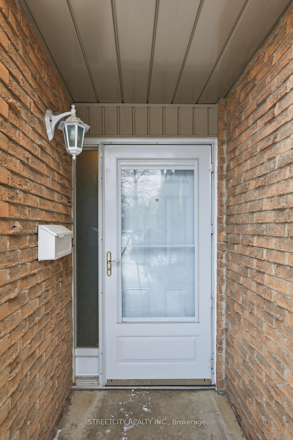 159 Sandringham Crescent 118, London South, ON N6C 5A9 — London South, Ontario