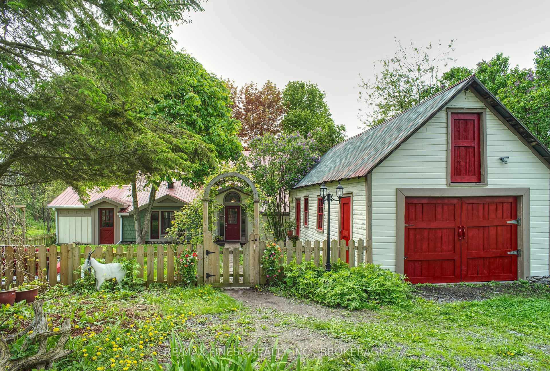14005 FRONT Road, Loyalist, ON K0H 2S0