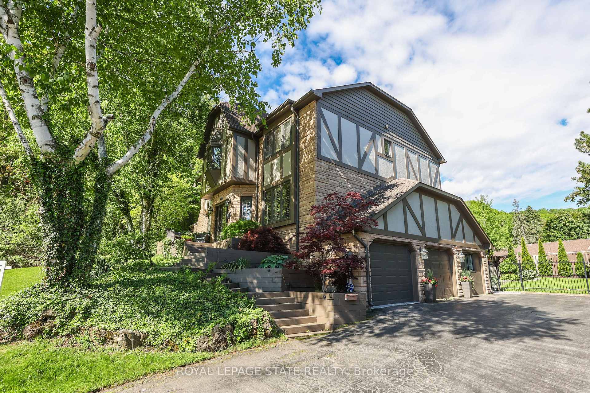 40 Parkwood Road, Grimsby, ON L3M 4K9