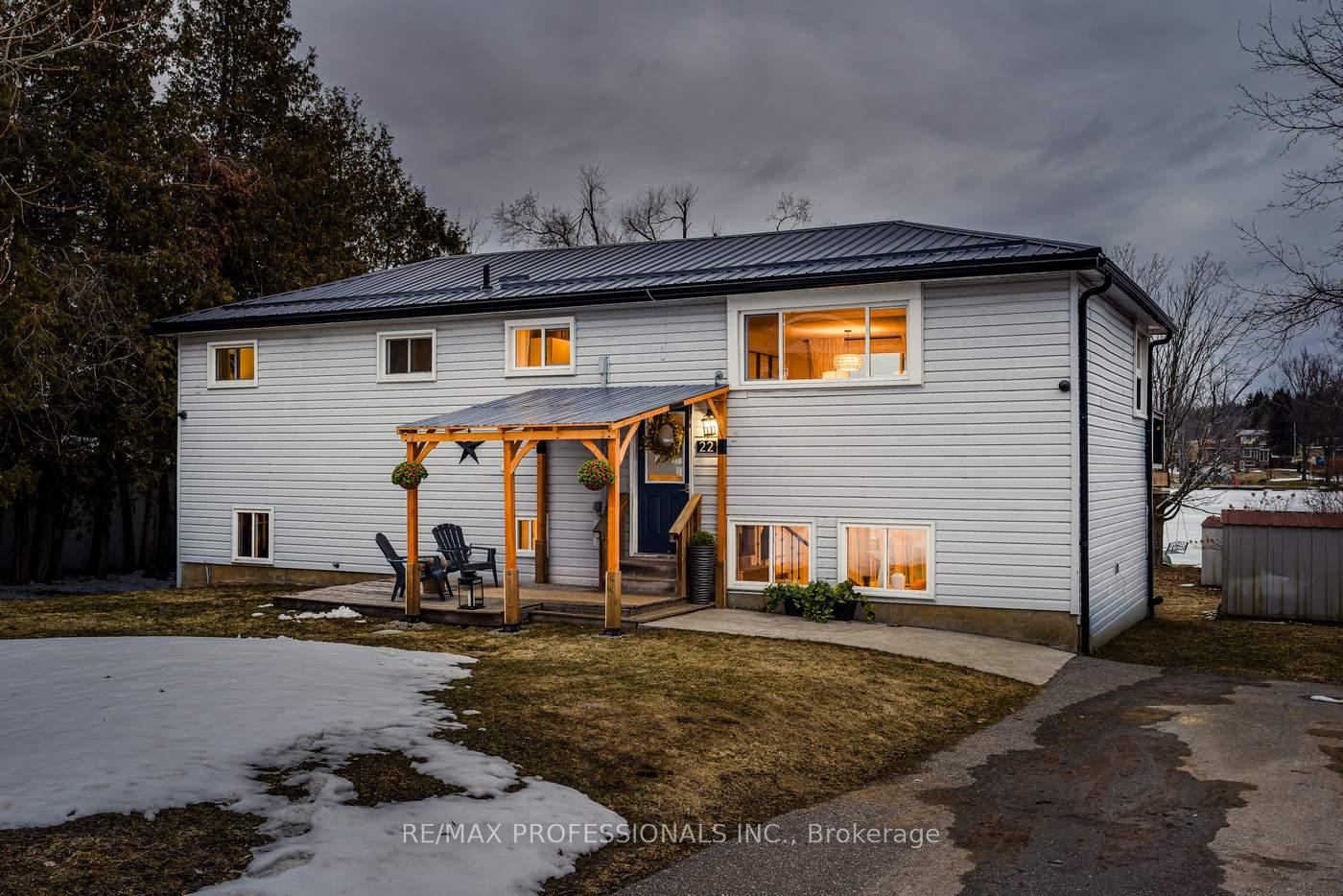 22 Lawrence Street N, Kawartha Lakes — photo 2 of 5
