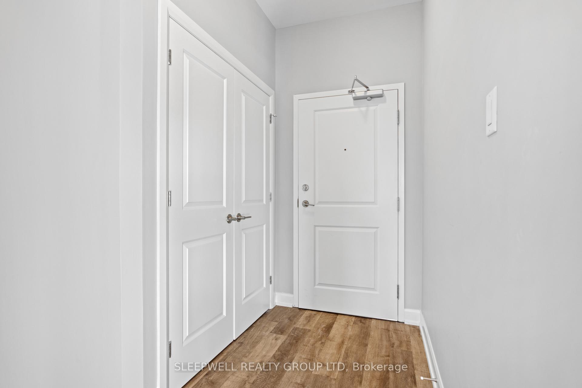 979 North Russell Road 305, Russell — photo 3 of 5