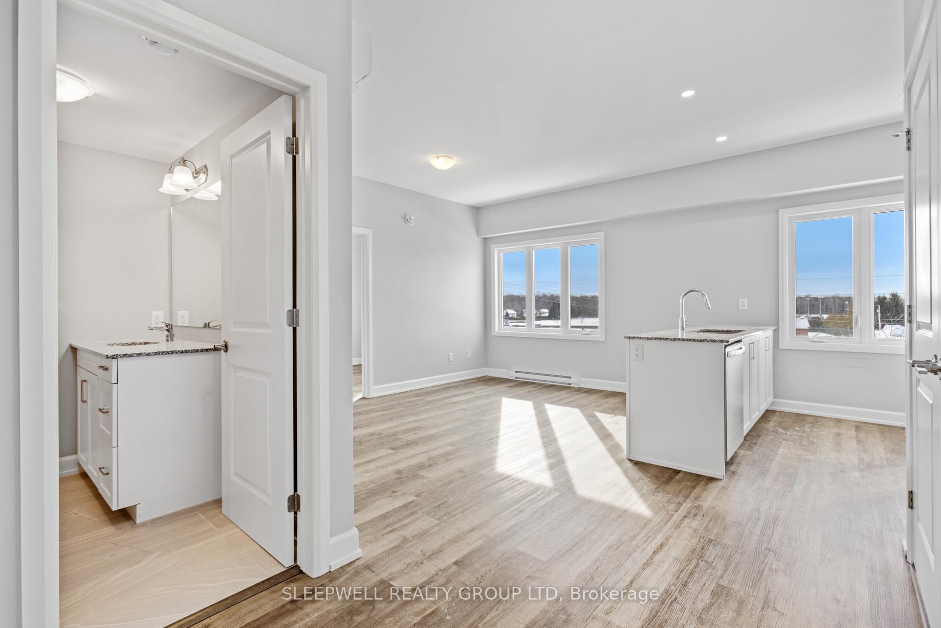 979 North Russell Road 305, Russell — photo 4 of 5
