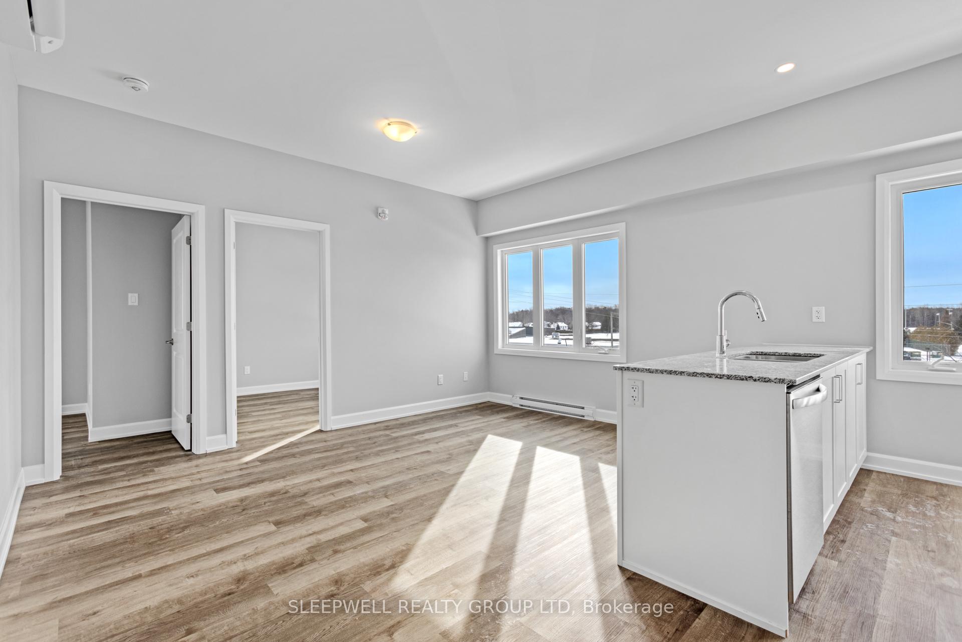979 North Russell Road 305, Russell — photo 5 of 5