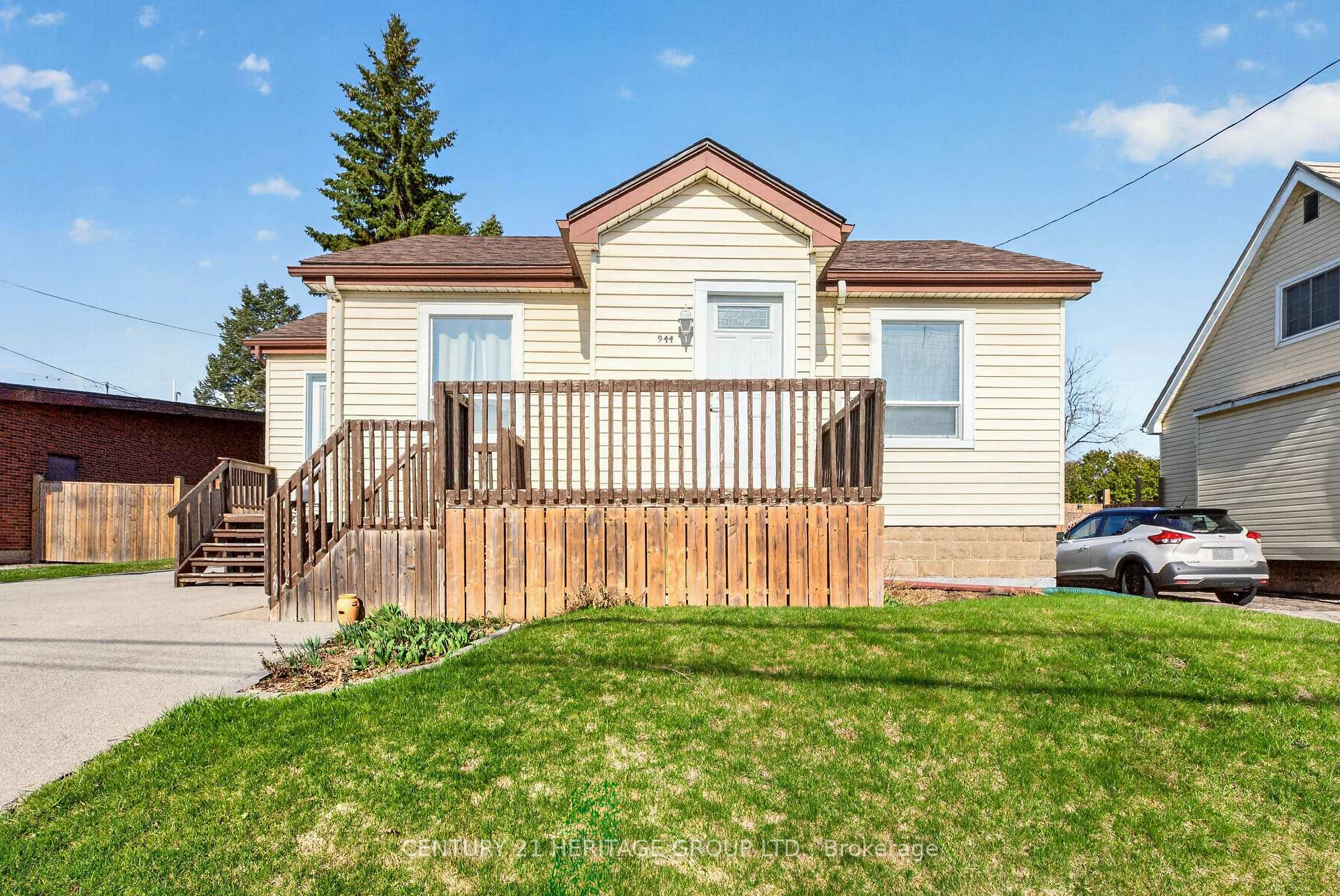 944 Garth Street, Hamilton, ON L9C 4L2