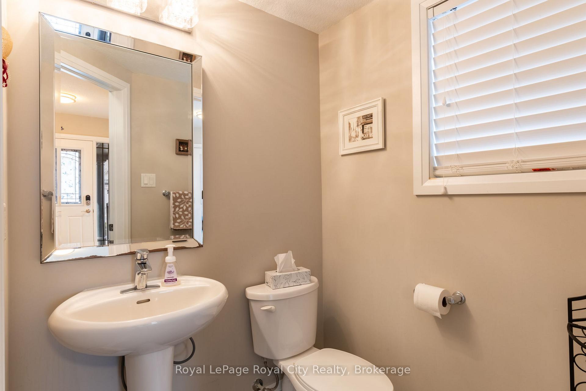 65 Aberdeen Street, Centre Wellington — photo 4 of 5