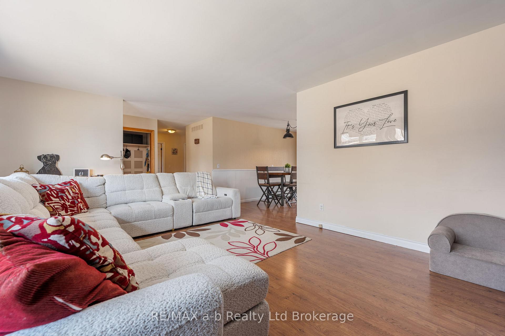 318 Broadway Street, Tillsonburg — photo 4 of 5