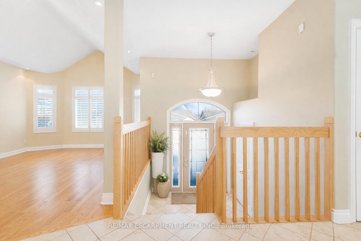 130 Dorchester Drive, Grimsby — photo 3 of 5