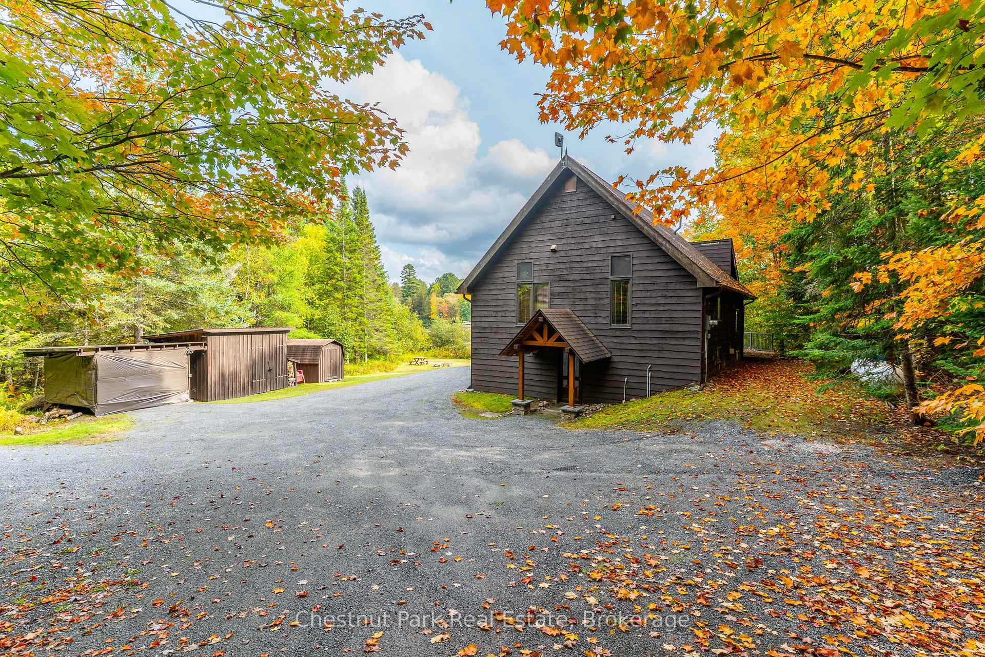 1109 Canopy Lane, Algonquin Highlands — photo 2 of 5
