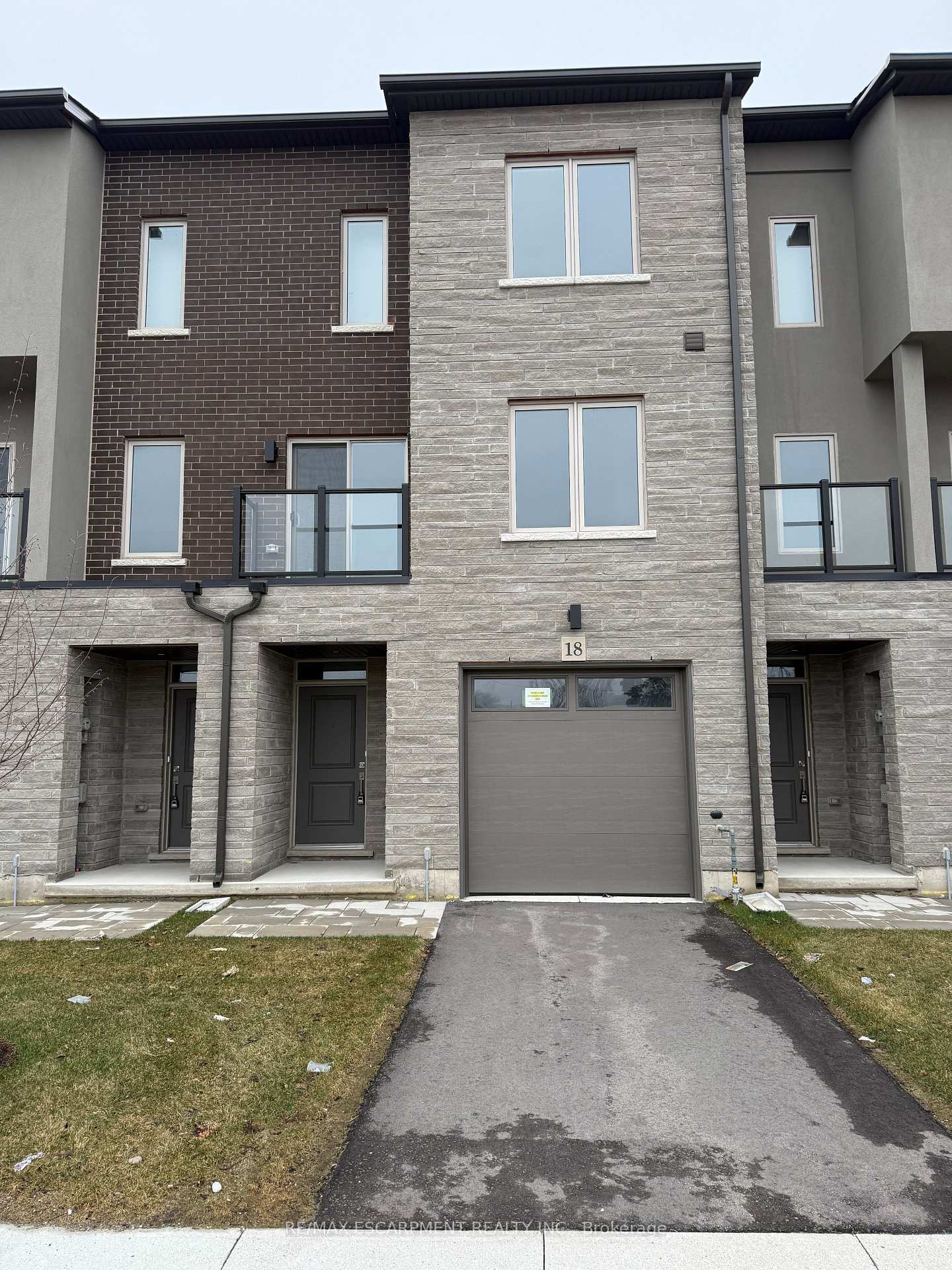 18 Clear Valley Lane, Hamilton, ON L0R 1W0