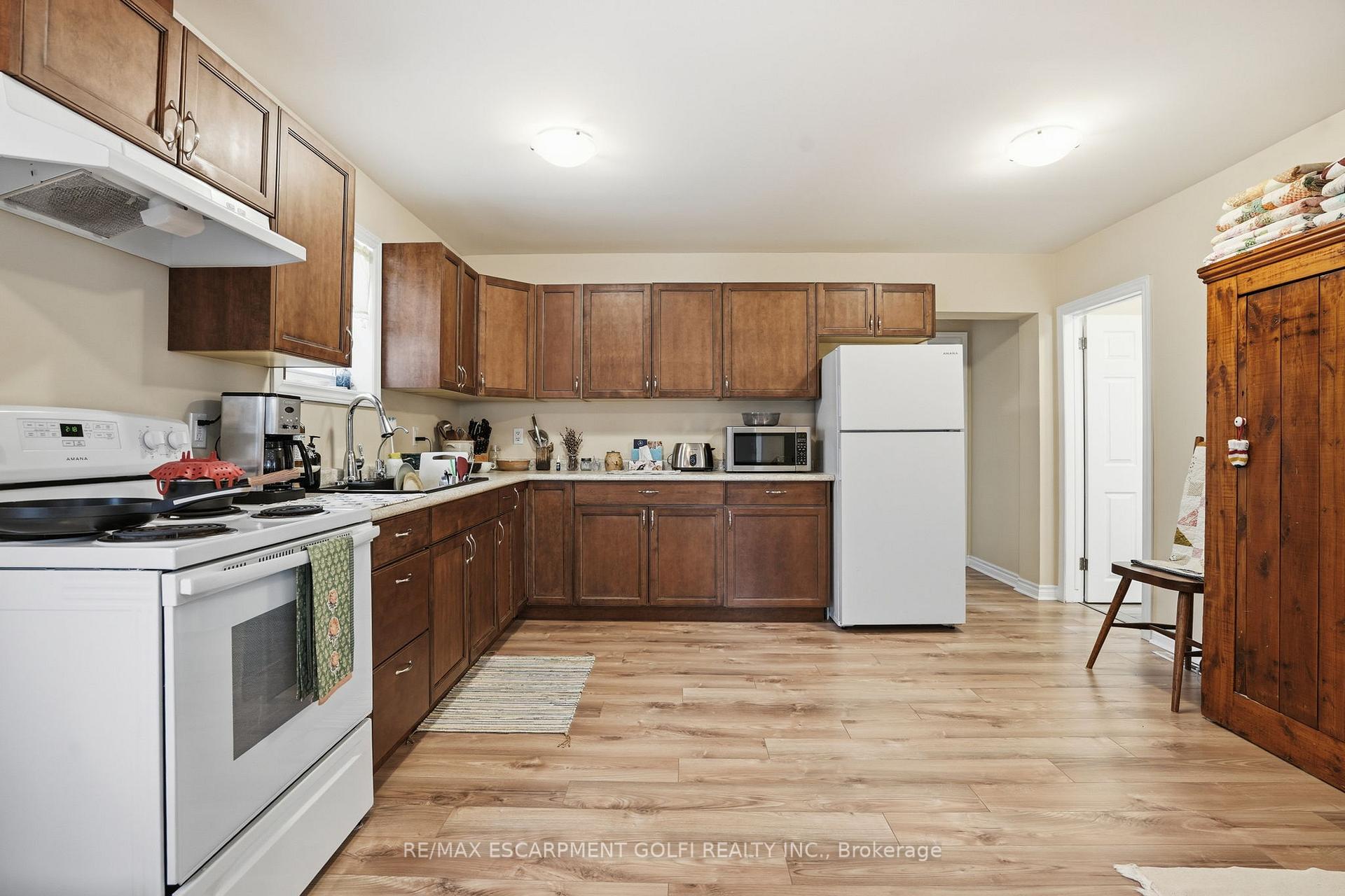 436 McAlpine Avenue N, Welland — photo 5 of 5