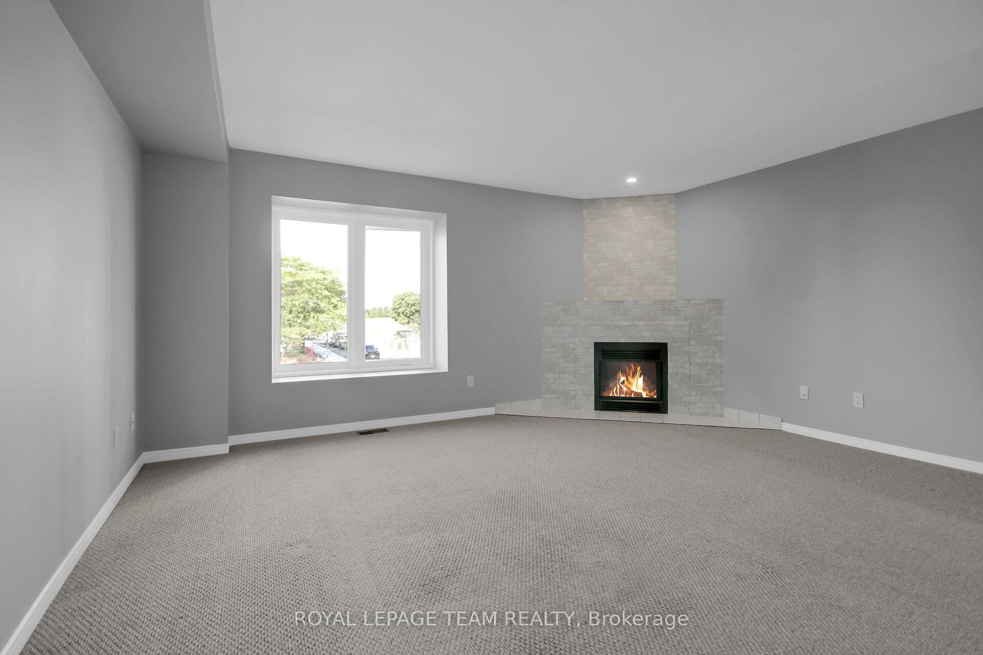 89 Thornbury Crescent, South of Baseline to Knoxdale — photo 3 of 5