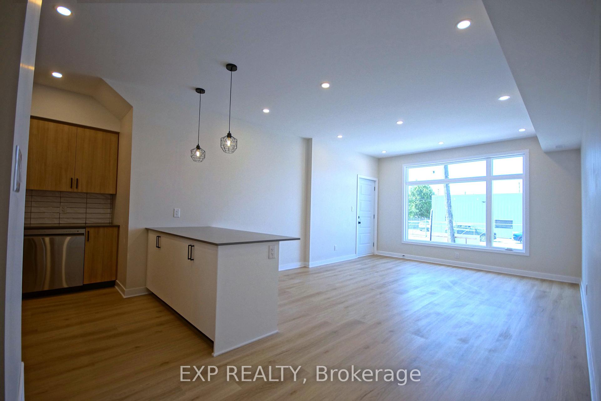1353 Gosset Street B, Cyrville - Carson Grove - Pineview, ON K1B 3P6