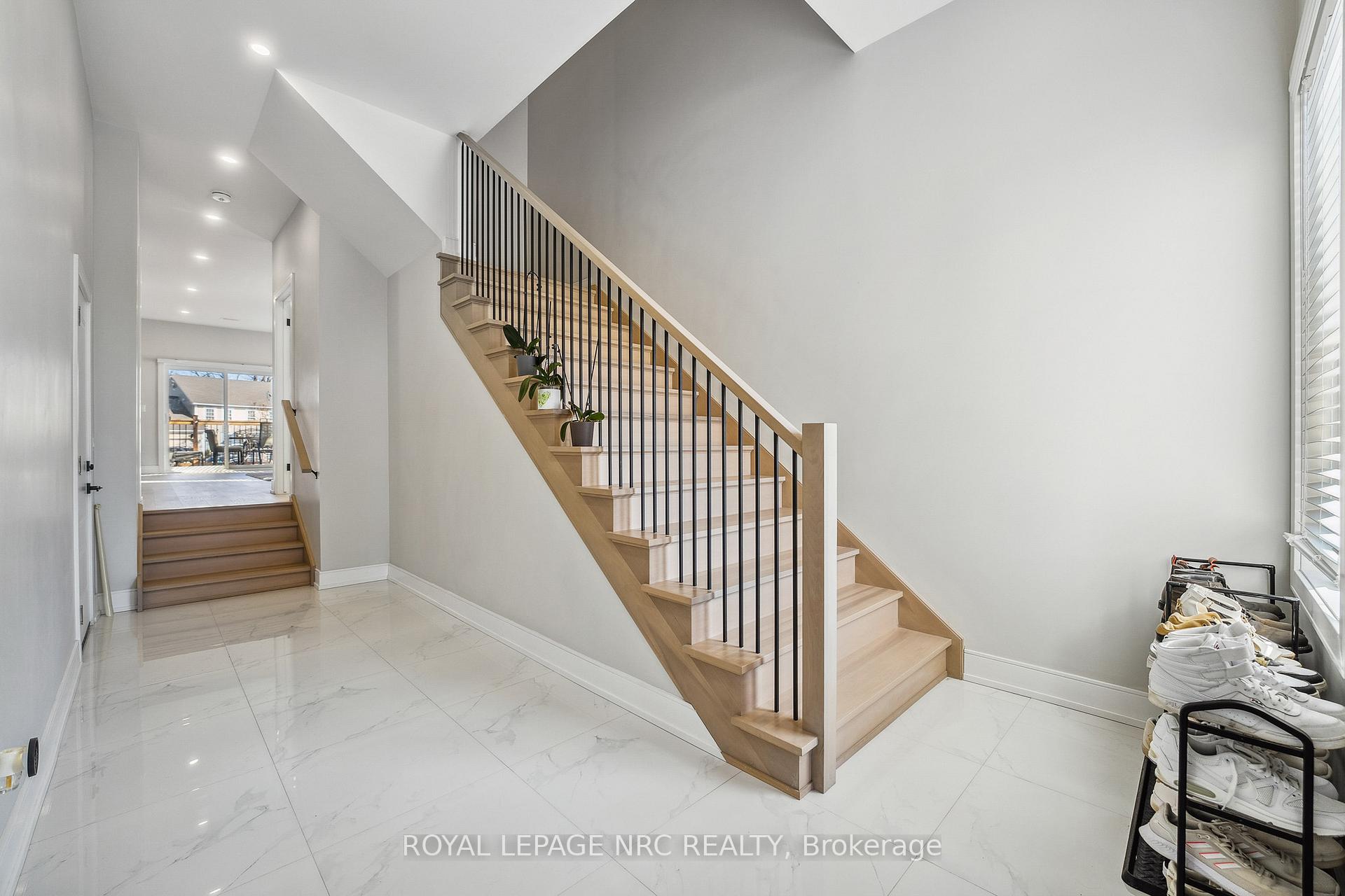 668 Quaker Road, Welland — photo 3 of 5