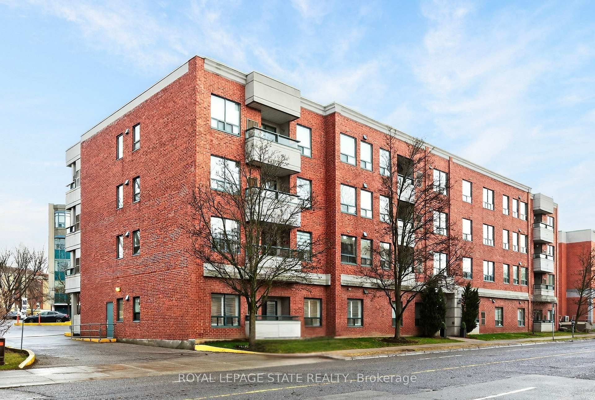 8 Main Street 101, Hamilton, ON L9H 2P6