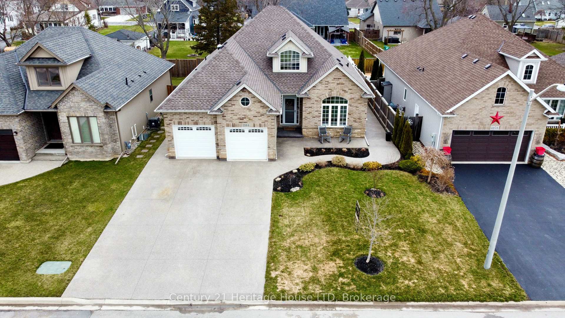 3984 VILLAGE CREEK Drive, Fort Erie — photo 2 of 5