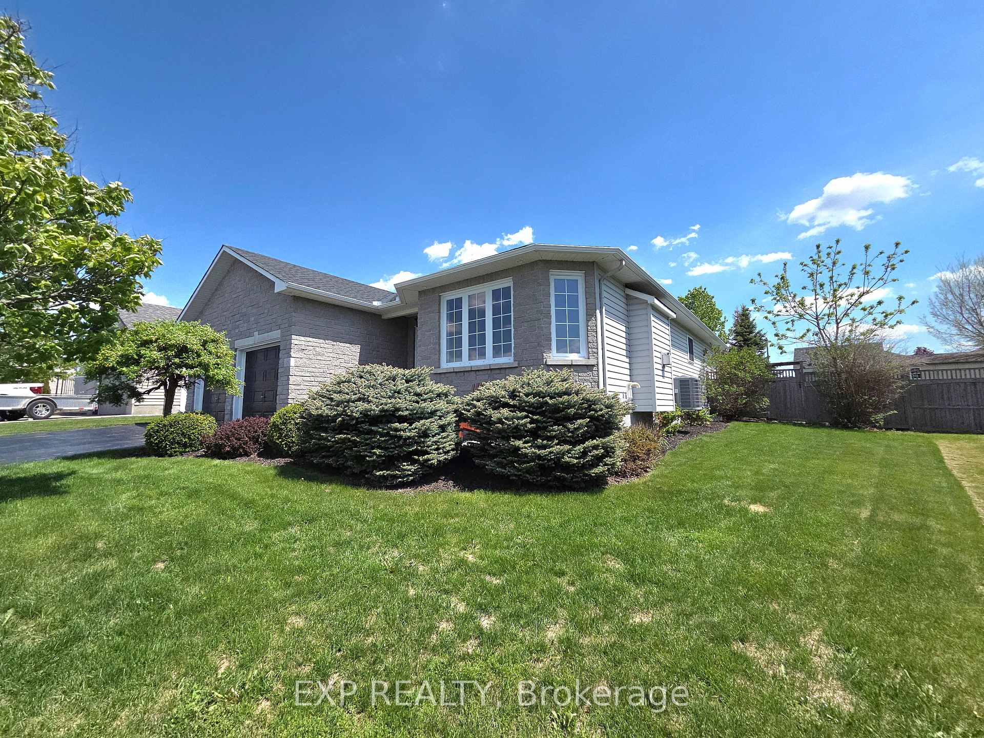 126 Metcalfe Drive, Mississippi Mills, ON K0A 1A0 — Mississippi Mills, Ontario