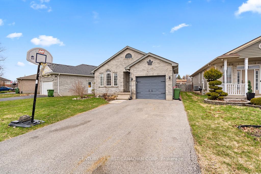 17 Cottonwood Drive, St. Thomas — photo 3 of 5