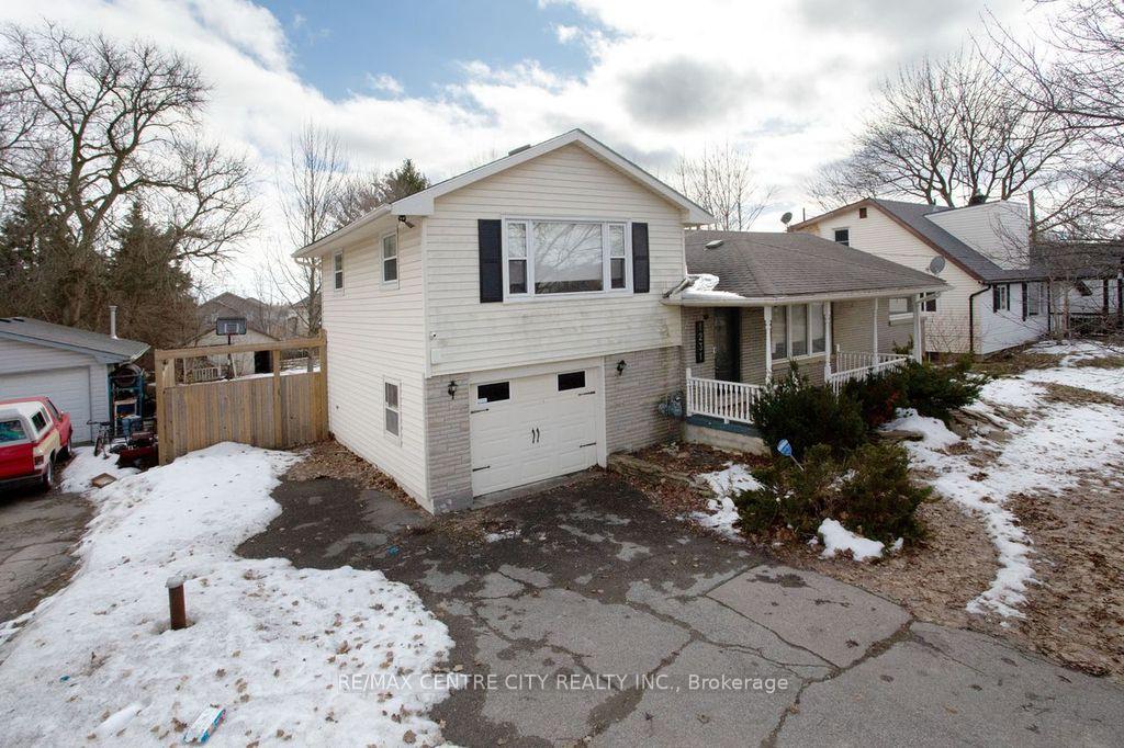 1231 Sunningdale Road E, London North — photo 2 of 5