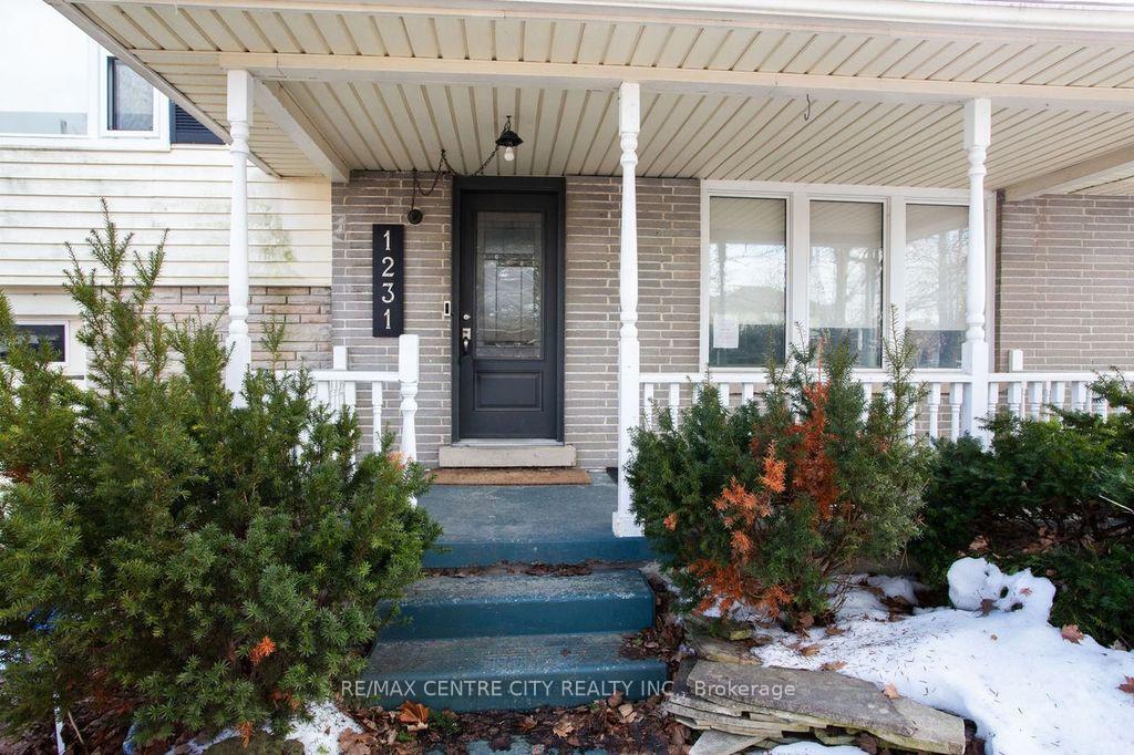 1231 Sunningdale Road E, London North — photo 3 of 5
