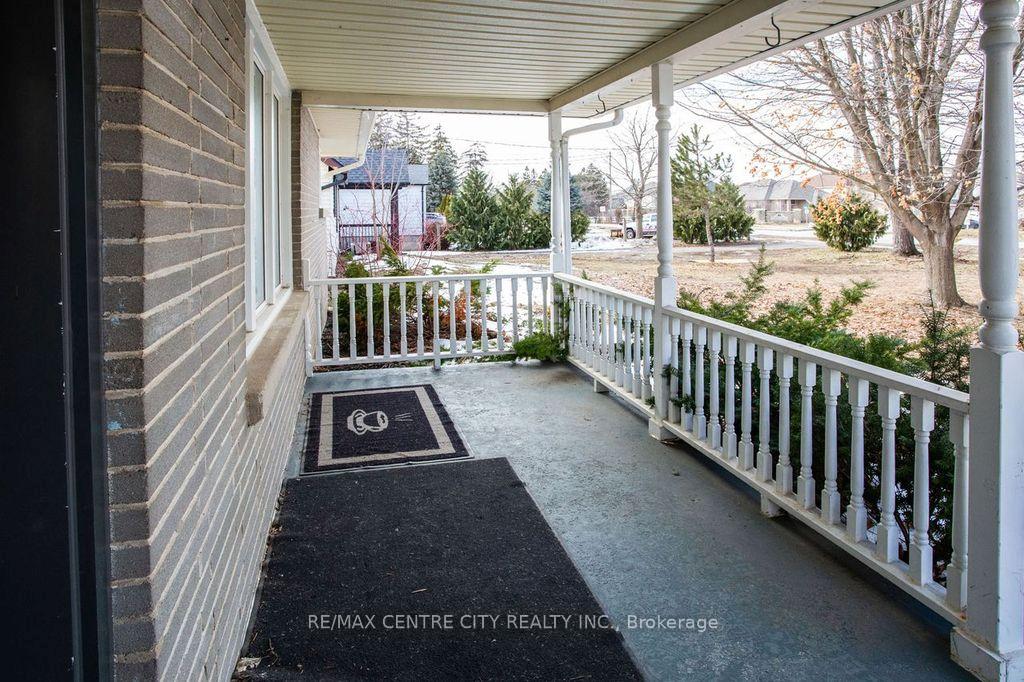 1231 Sunningdale Road E, London North — photo 4 of 5