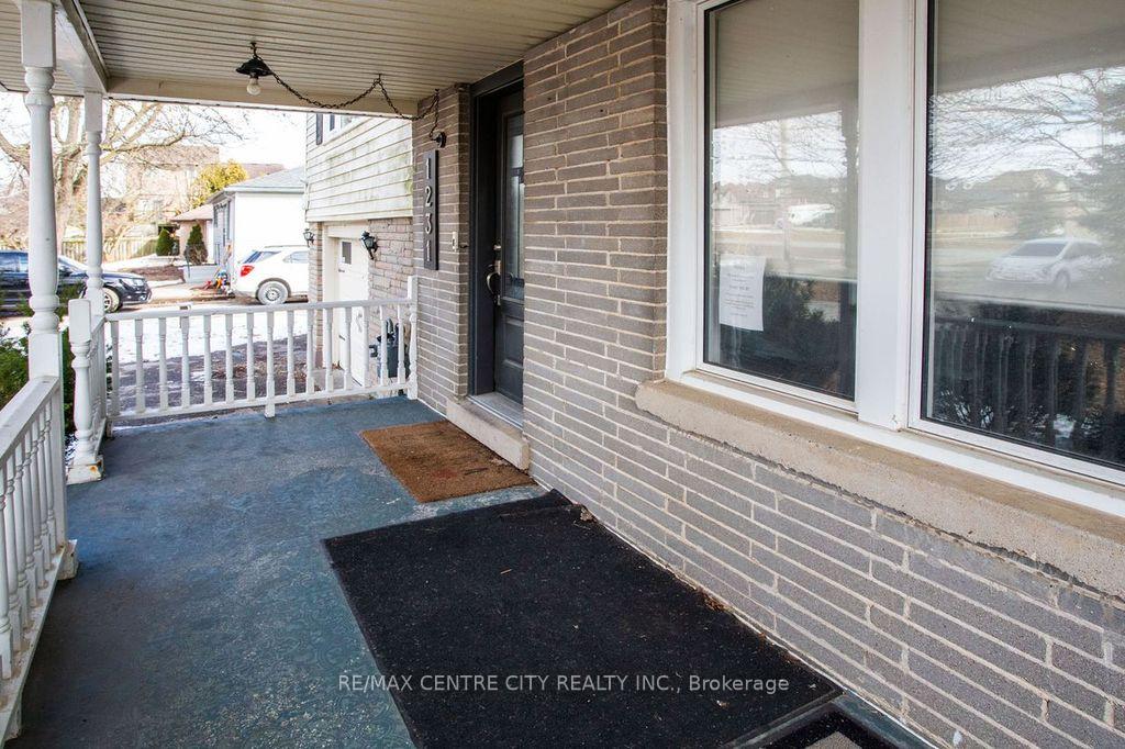 1231 Sunningdale Road E, London North — photo 5 of 5