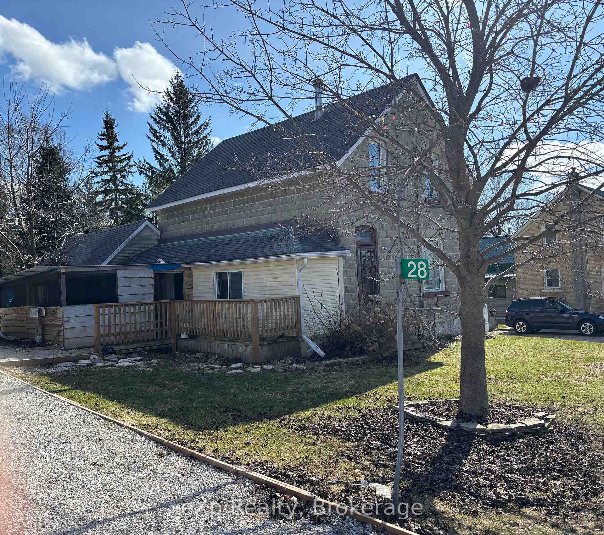 28 Queen Street W, Brockton — photo 2 of 5