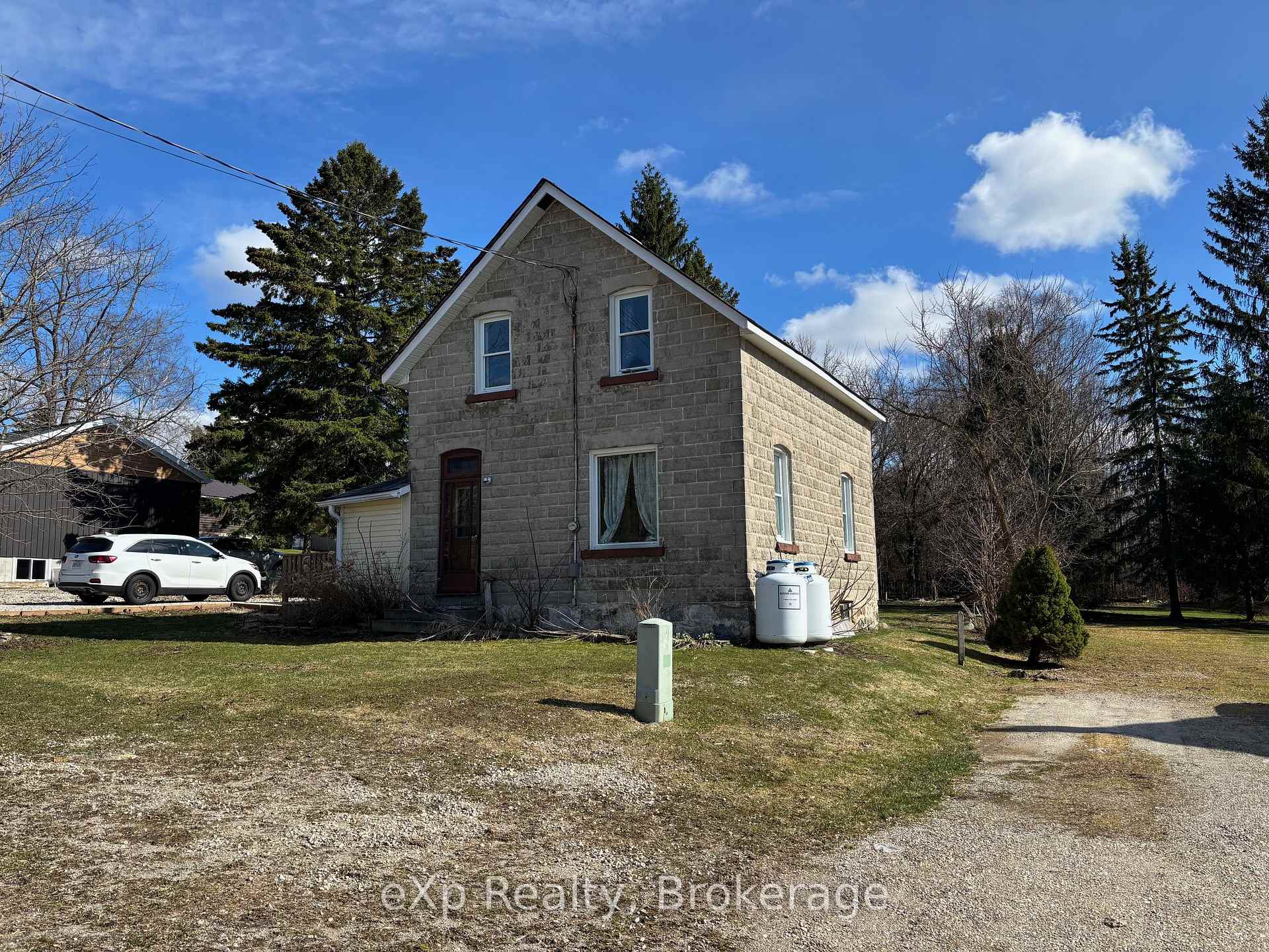 28 Queen Street W, Brockton — photo 3 of 5