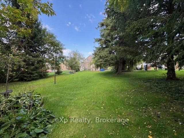 28 Queen Street W, Brockton — photo 4 of 5