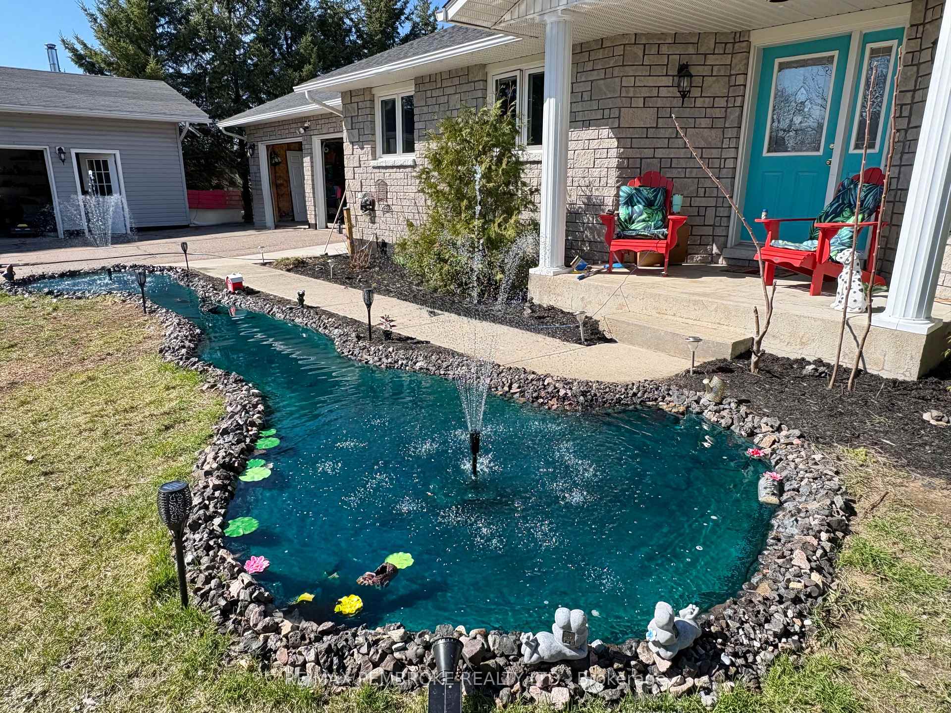 56 Robertson Drive, Whitewater Region — photo 2 of 5