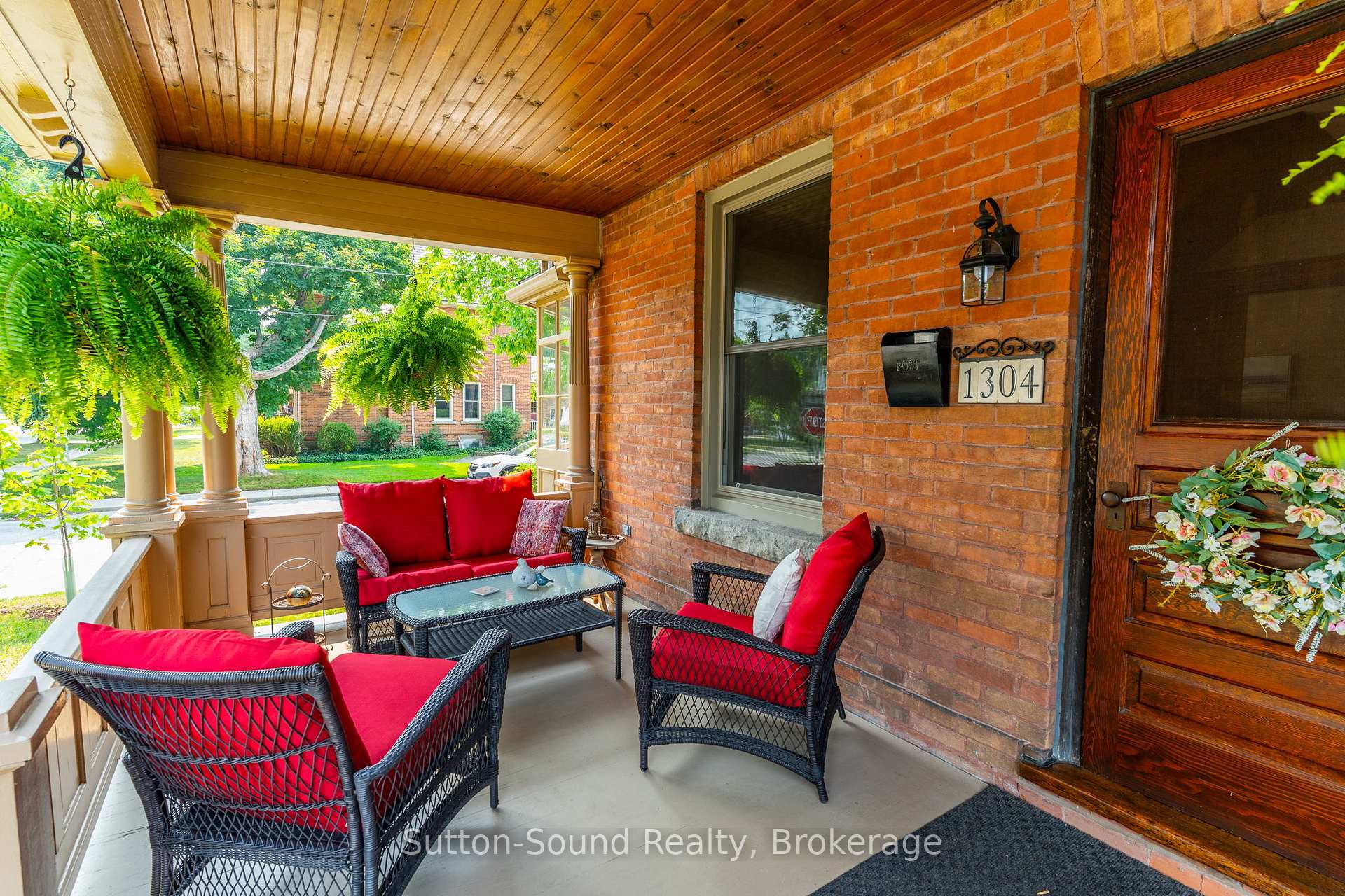 1304 4th Avenue W, Owen Sound — photo 2 of 5
