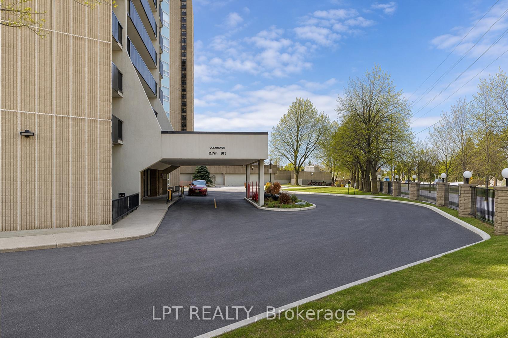 1380 Prince Of Wales Drive 802, Mooneys Bay - Carleton Heights and Area — photo 3 of 5