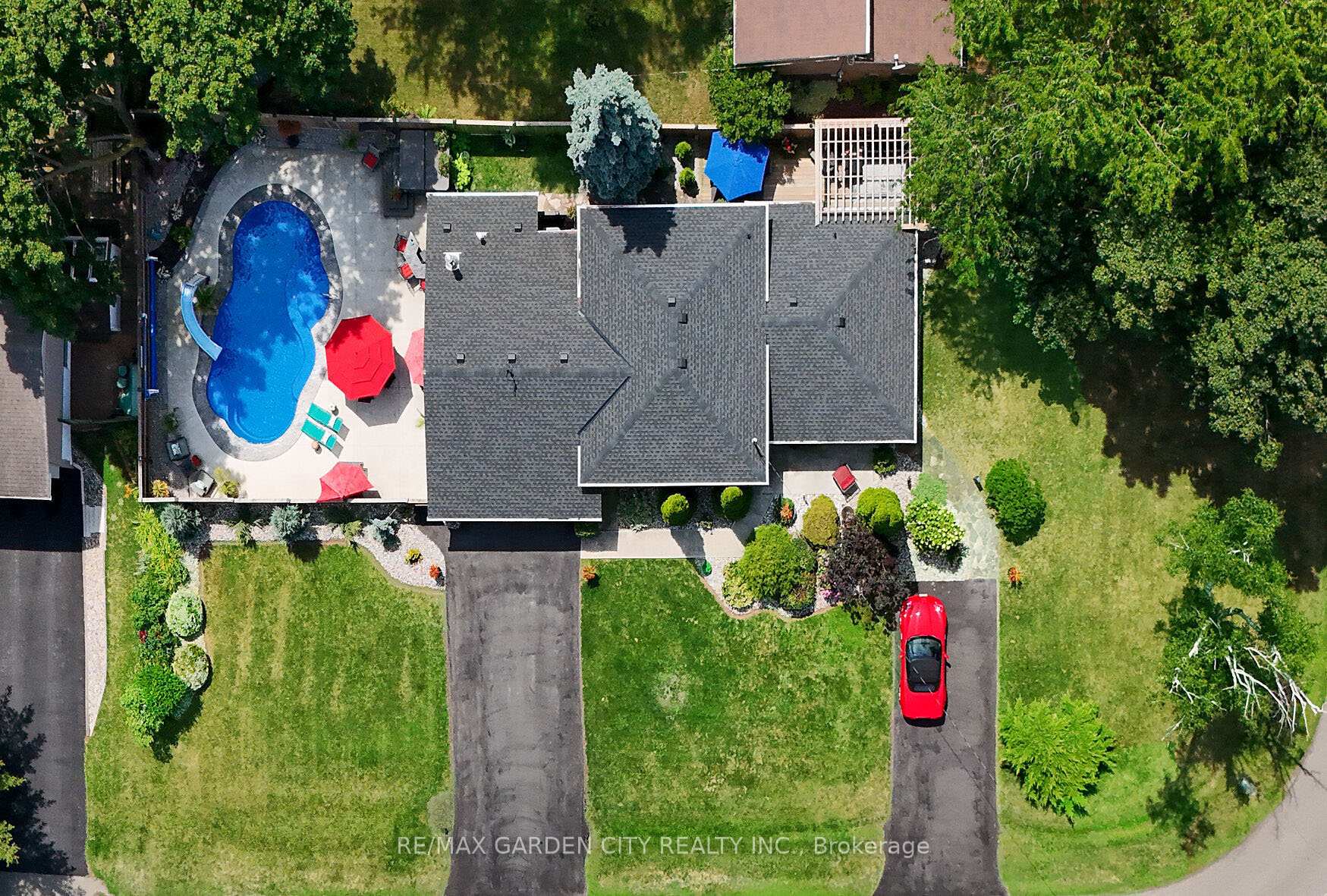 8 BENDAMERE Drive, Grimsby — photo 3 of 5