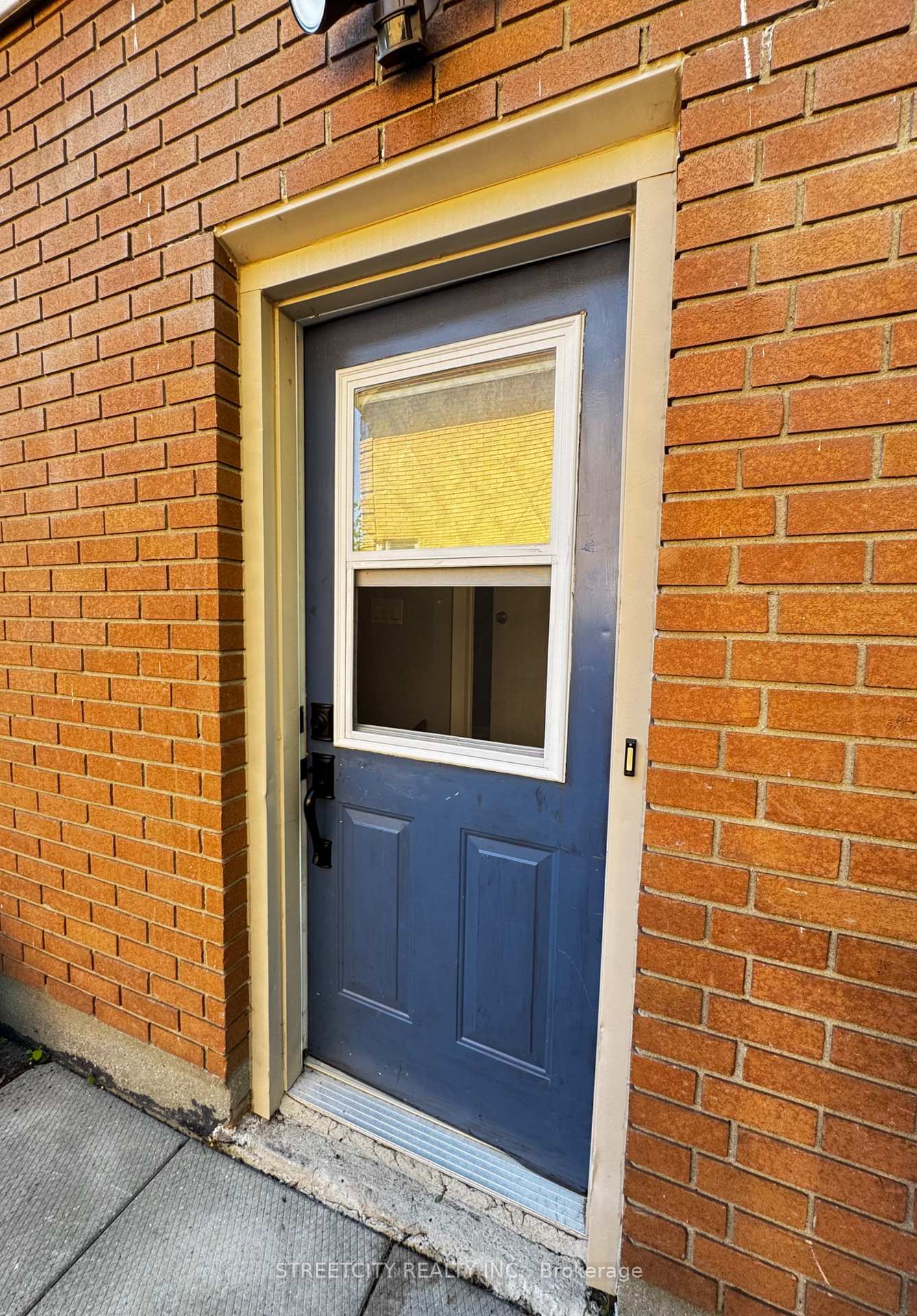 237 Homestead (Basement ) Crescent, London North — photo 3 of 5