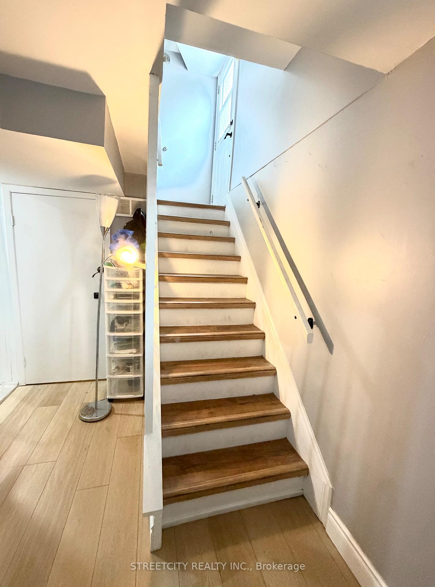 237 Homestead (Basement ) Crescent, London North — photo 5 of 5