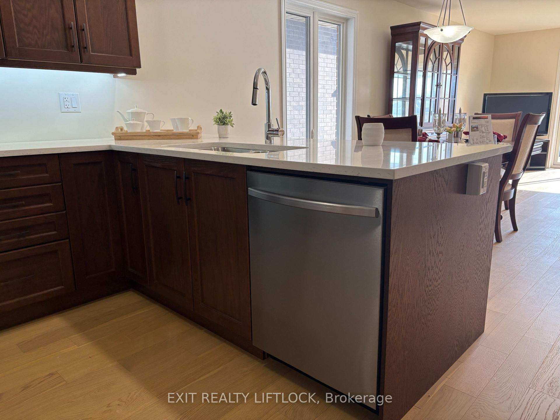 320 Mullighan Gardens, Peterborough — photo 5 of 5