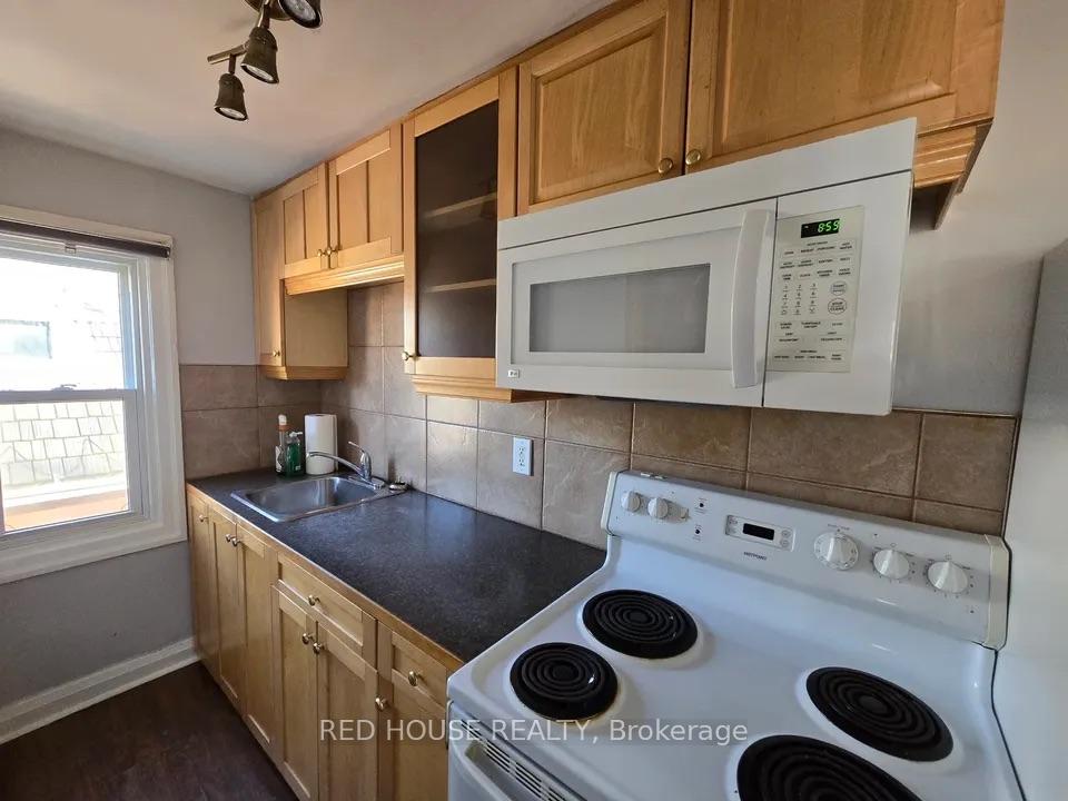 1306 Monaghan Road, Peterborough — photo 4 of 5