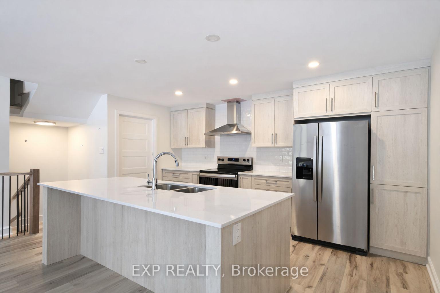 329 Voyageur Place, Russell — photo 2 of 5