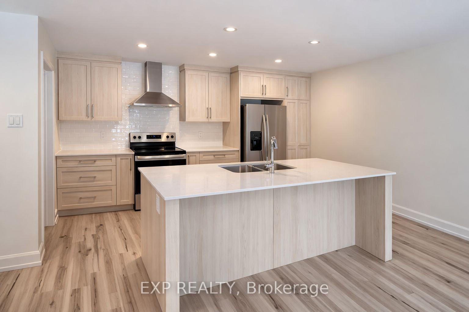 329 Voyageur Place, Russell — photo 3 of 5