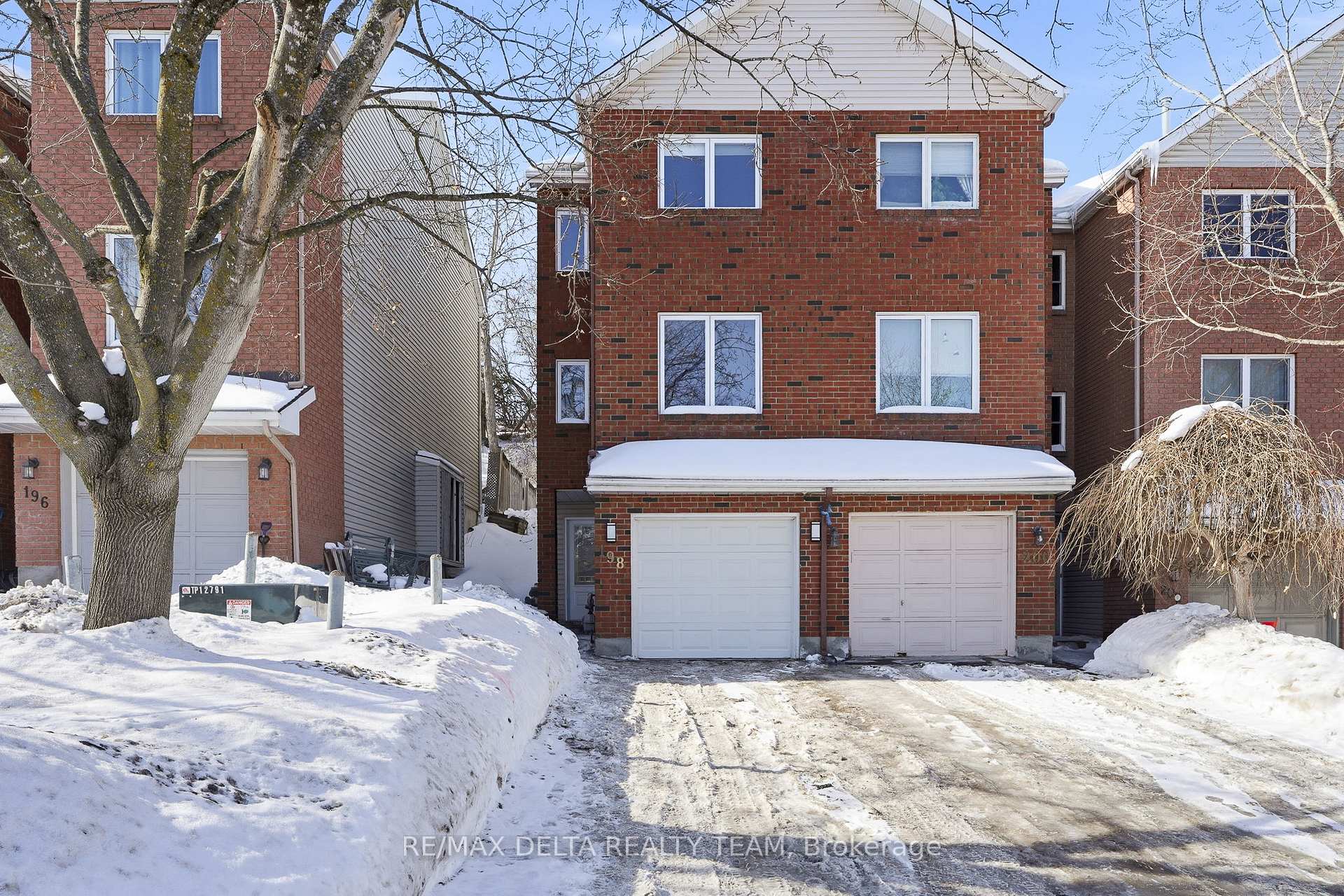 198 Provender Avenue, Manor Park - Cardinal Glen and Area, ON K1K 4N7