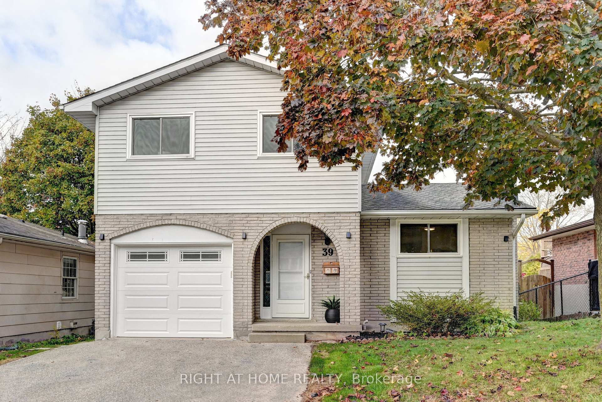 39 Southwood Drive, Kitchener, ON N2E 2E6