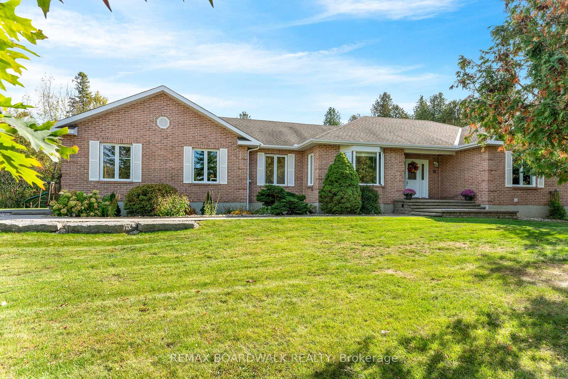 14 Panandrick View Drive, Kanata — photo 4 of 5