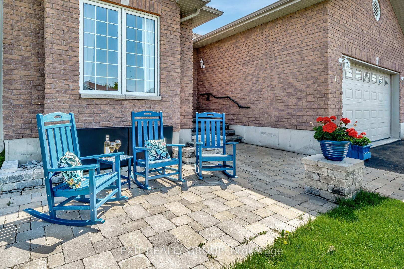 12 Aletha Drive, Prince Edward County — photo 2 of 5